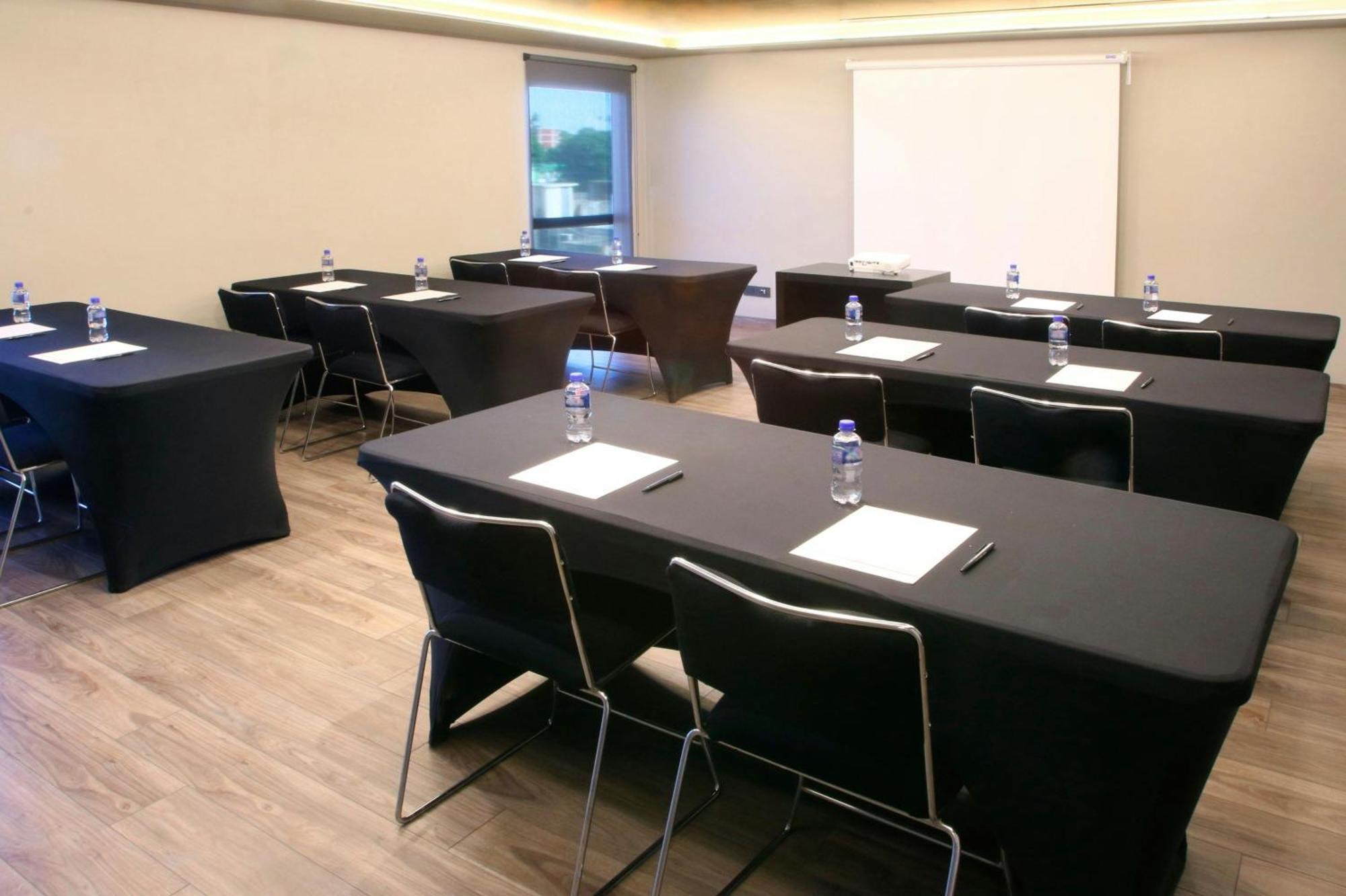 City Express Plus By Marriott Tampico Buitenkant foto